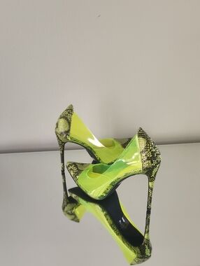 ✨️💚✨️Neon Green Snake-Print Stiletto Pumps Brand  New Size 8
